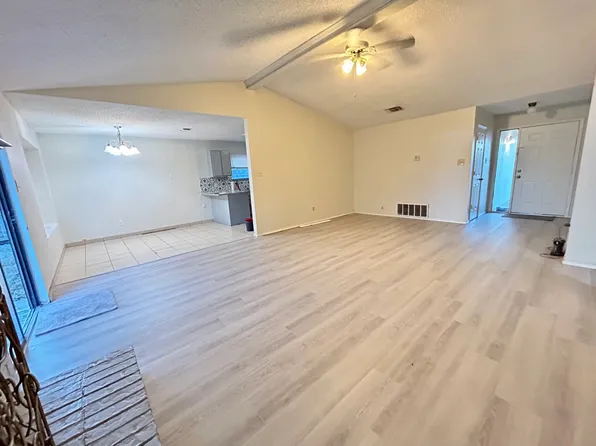 306 Juniper Dr, Arlington, TX 76018