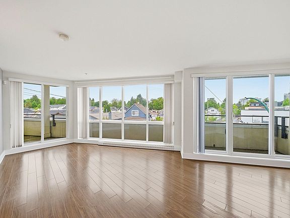 2nd image of 4338 Commercial St #201