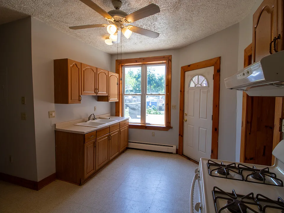 498 Broad St #1L