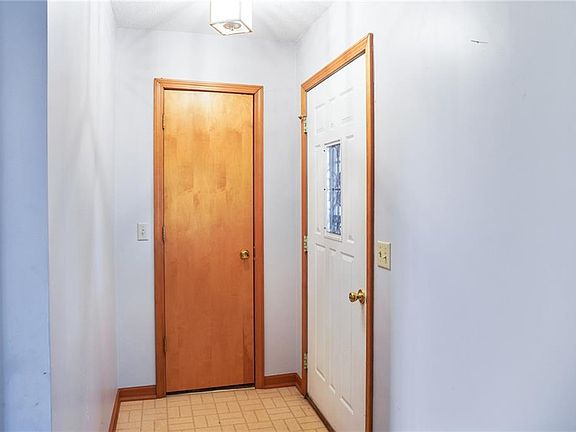 5th image of 49 Lakeshore Dr