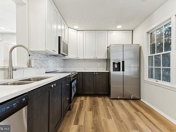 3rd image of 375 Surrey Club Ln