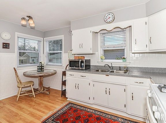 5th image of 4625 W 99th St