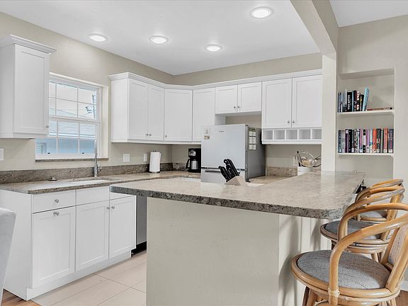 4th image of 1800 Pass A Grille Way APT 3