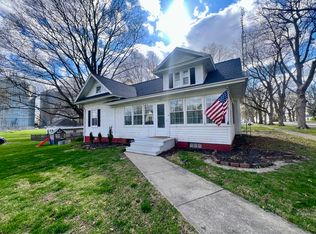 104 N Lincoln St, Broadlands, IL