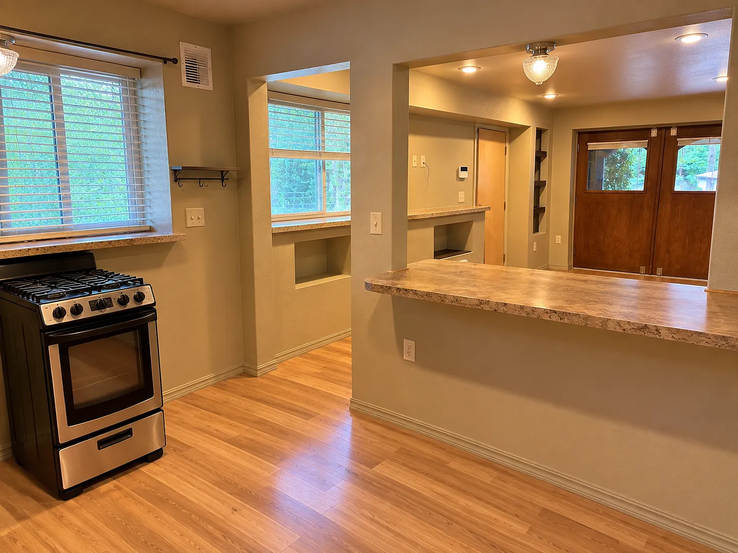 2 bed, 1000 sqft, $1,590 — Photo 4