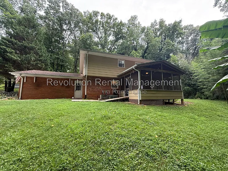 115 Hickory Ave — Photo 2