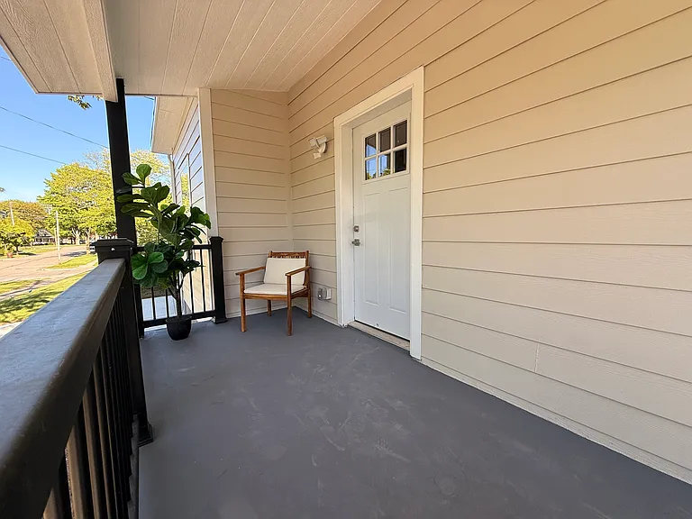 409 Pleasant St — Photo 12