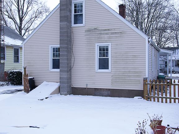 4th image of 59 Iver Ave
