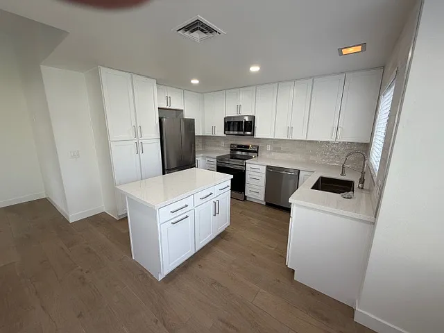 Building Photo - 1122 N 87th St