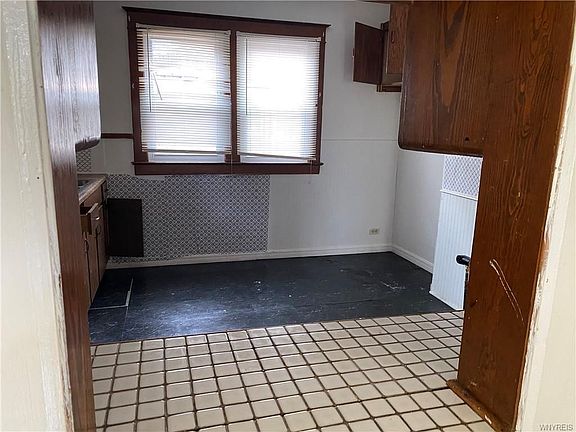 3rd image of 125 Stockbridge Ave