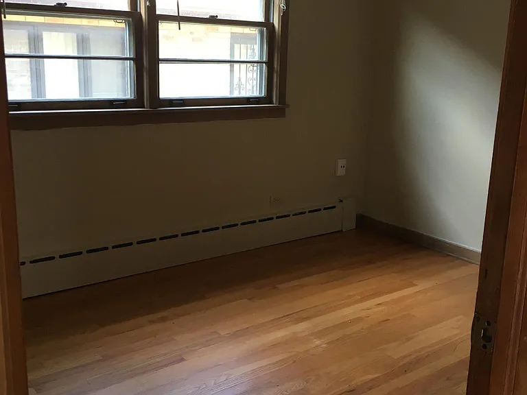 7111 W Farragut Ave — Photo 5
