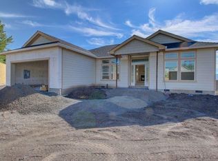 1376 Stonegate Dr, Medford, OR 97504