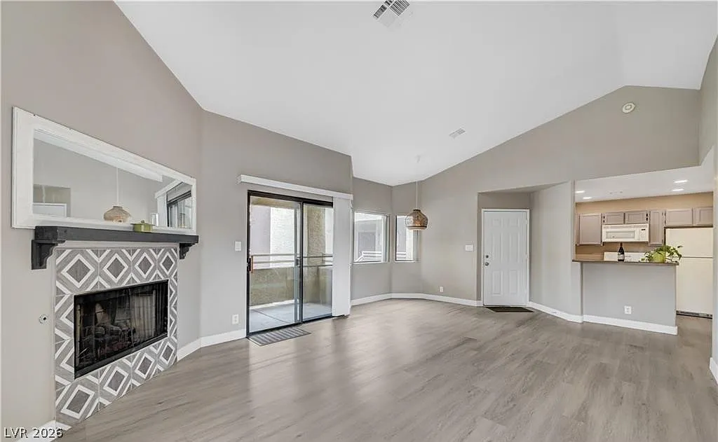 3 bed, 2.0 bath, 1163 sqft, $1,750 — Photo 1