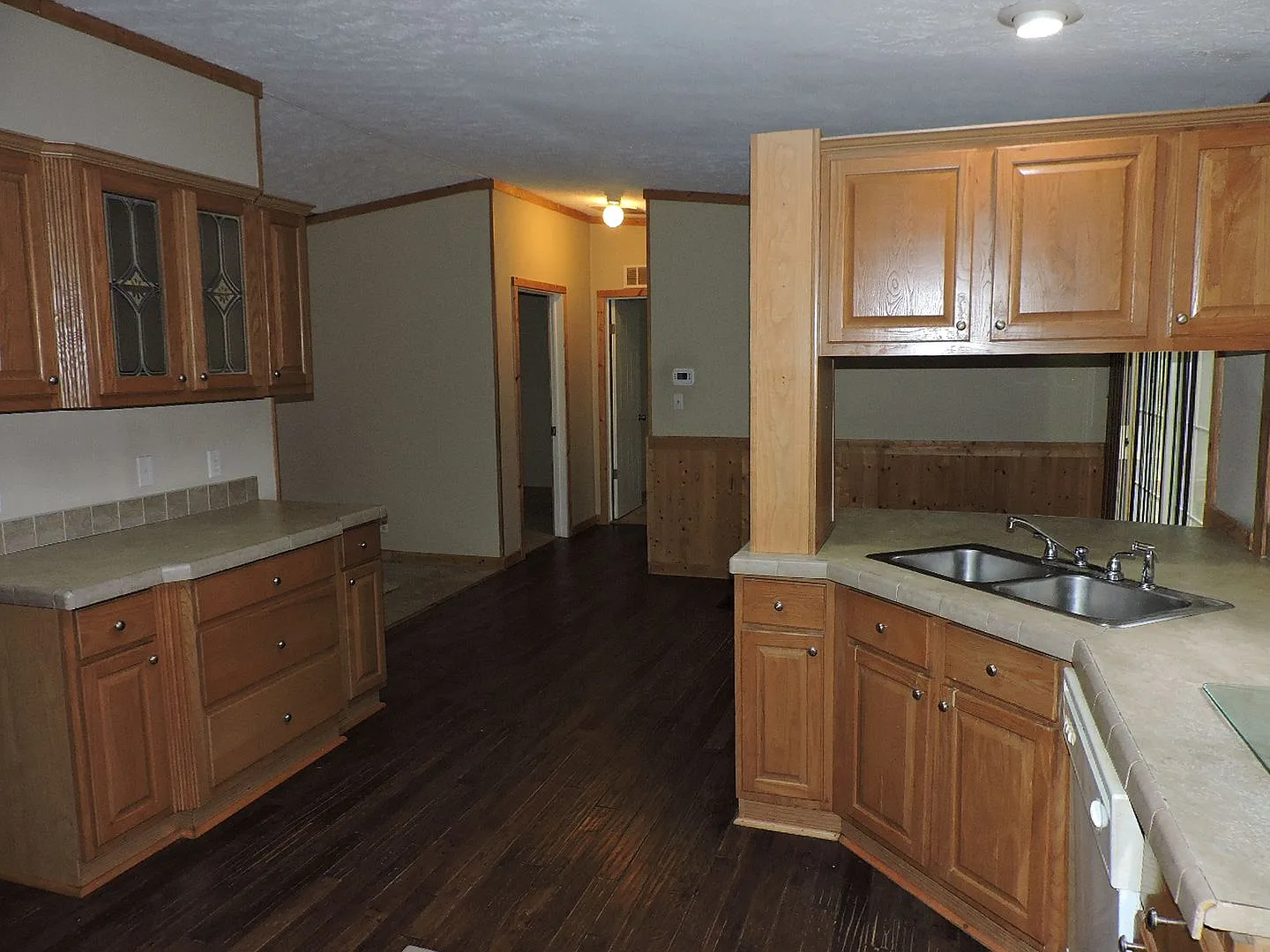 3 bed, 2.0 bath, 1404 sqft, $1,650 — Photo 3