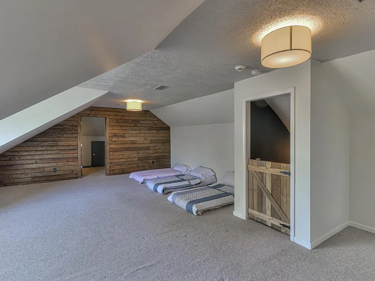 Bedroom 4/ bonus room
