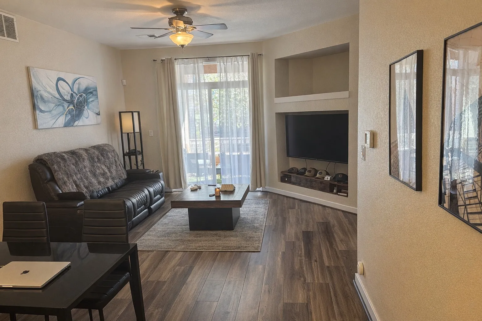 2 bed, 1011 sqft, $1,875 — Photo 1