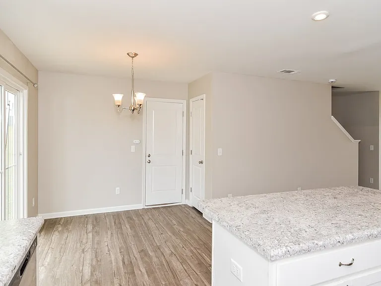 106 Norwich Ct — Photo 6