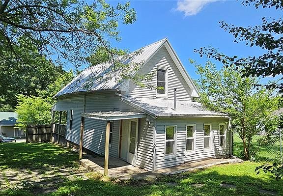 3rd image of 804 4th St E