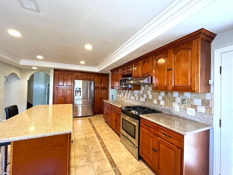 581 S Greenwich St — Photo 7