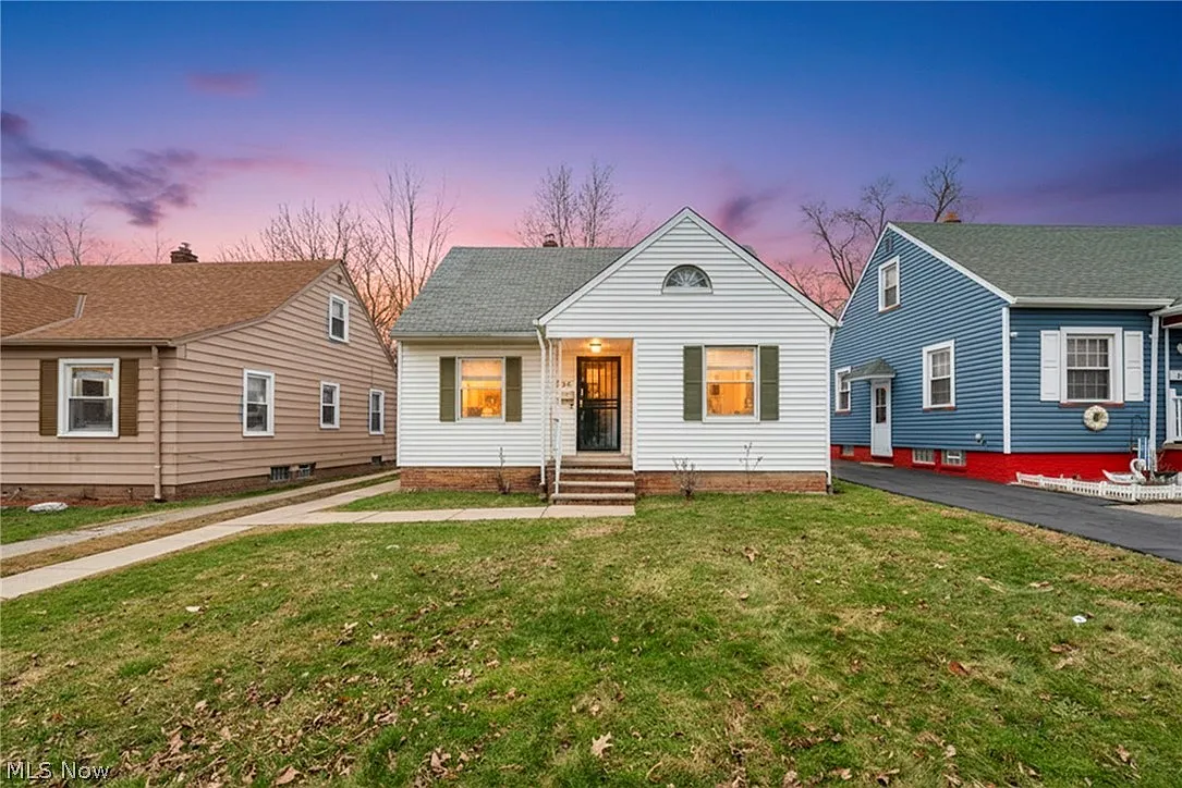 18207 Mapleboro Ave photo 1
