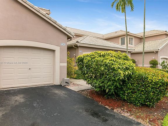 4th image of 2205 Salerno Cir