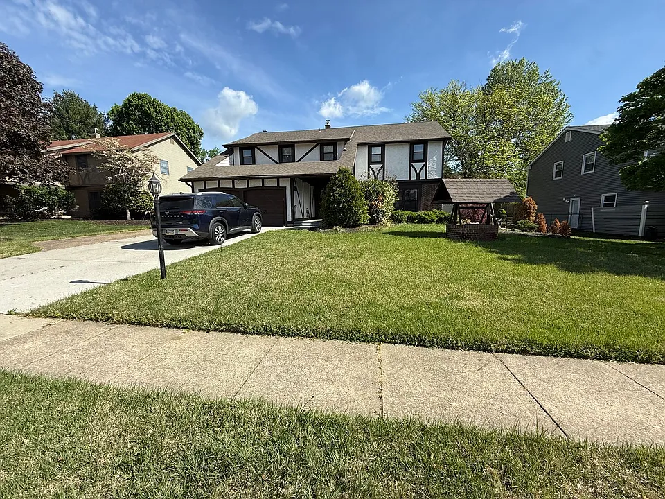 1613 Mayflower Ln