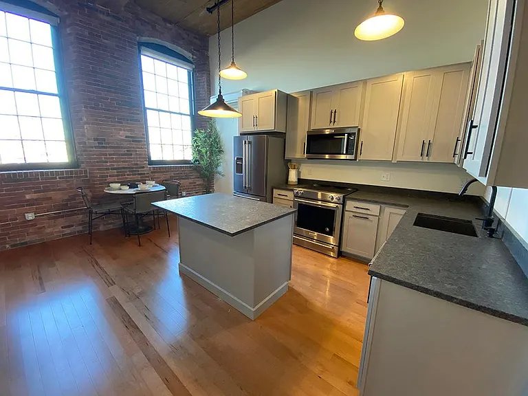 Lincoln Lofts — Photo 5