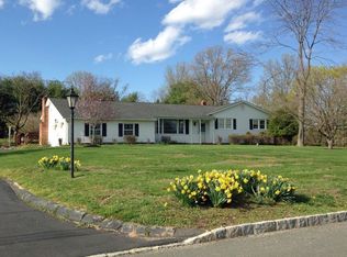 28 Samuel Dr, Flemington, NJ 08822