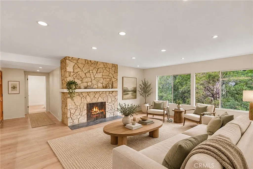 4 bed, 3.5 bath, 3385 sqft, $12,500 — Photo 3