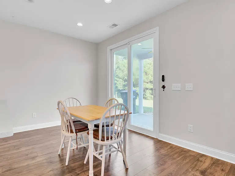 115 Hawthorne Landing Dr — Photo 11
