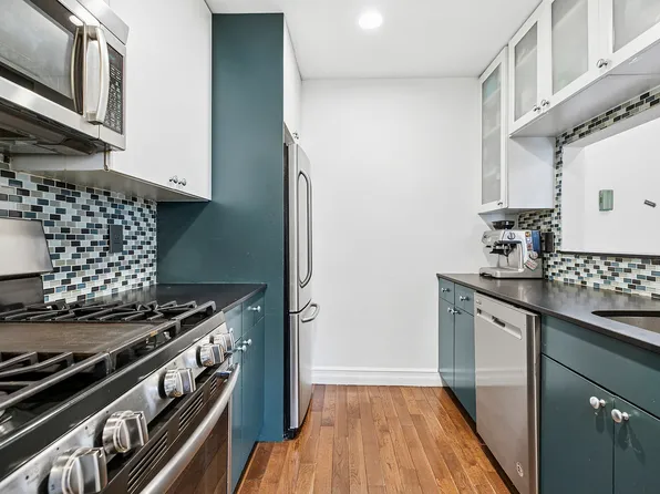 609 Myrtle Avenue image 3 of 8