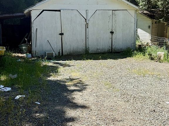 4th image of 301 Humphrey Addition Rd