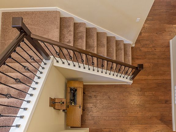 Grand Open Staircase/Entry