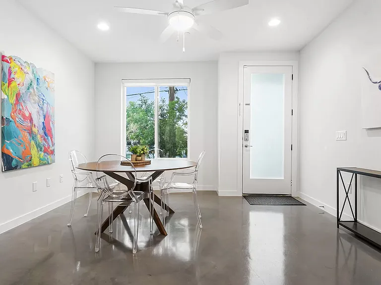 102 Tendick — Photo 1