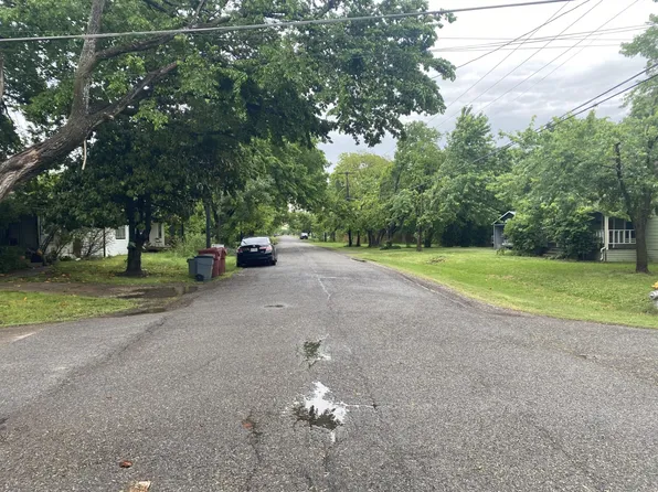 1220 S 5th St, Bonham, TX 75418