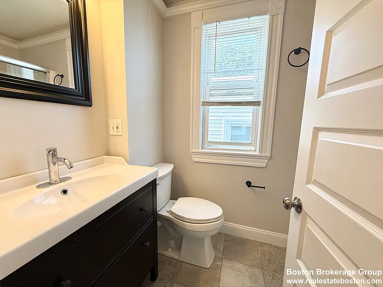 71 Saxton St #3 — Photo 8