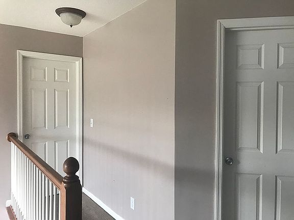 2nd Flr Hall & Linen Closet