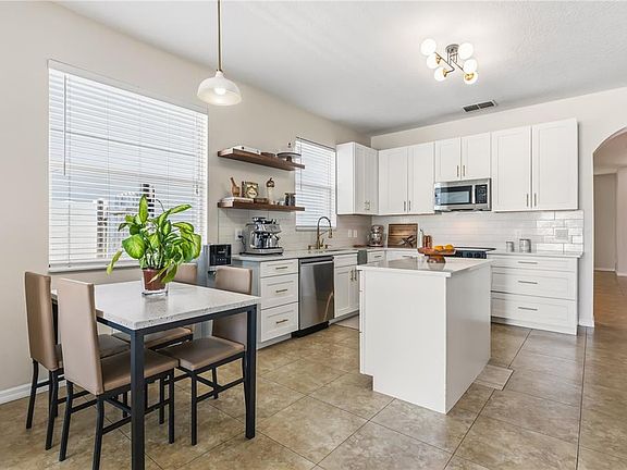 4th image of 15032 Stonebriar Way