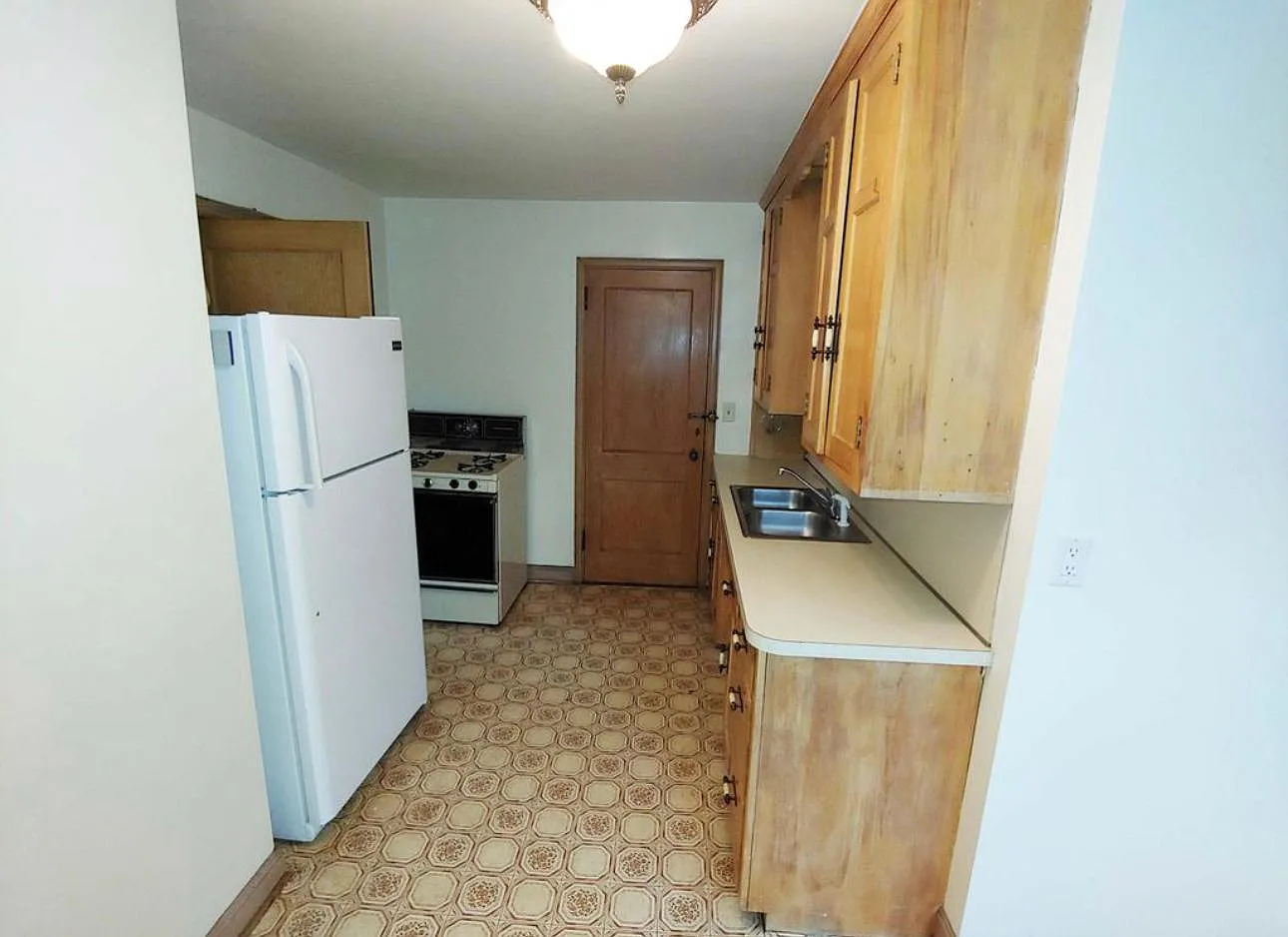 1 bed, 700 sqft, $1,150 — Photo 3