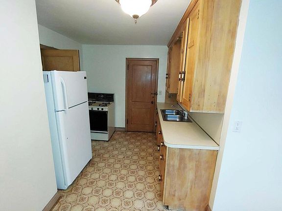 3rd image of 1986 Saint Clair Ave #4