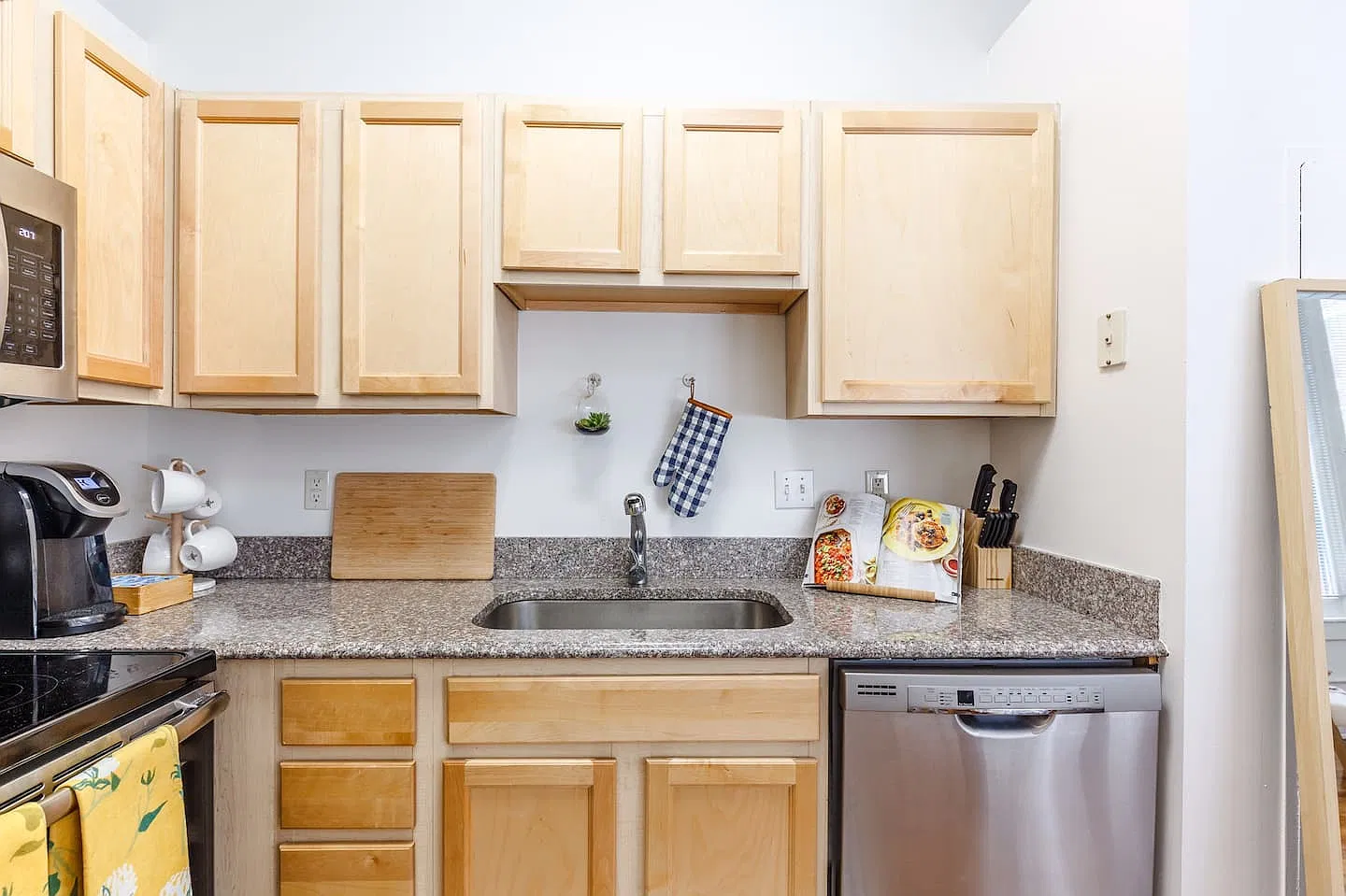 Studio, 600 sqft, $1,100 — Photo 2