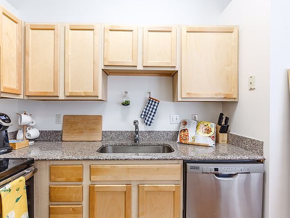 2nd image of 107 Shillito Pl Suite 6C