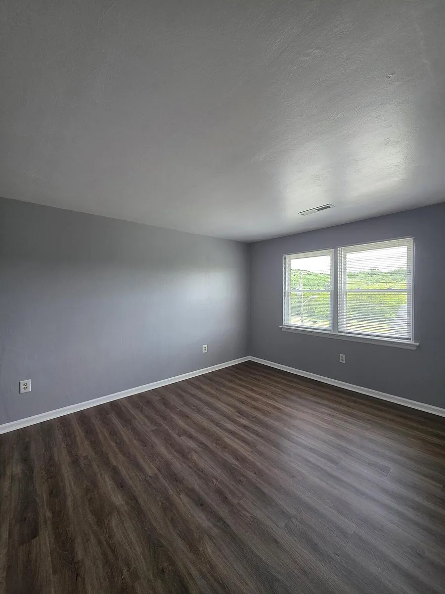 Building Photo - 2812 Vinyard Ave NE #2
