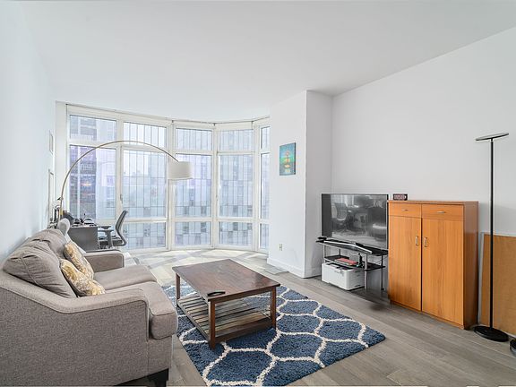 3rd image of 555 W 59th St APT 14C