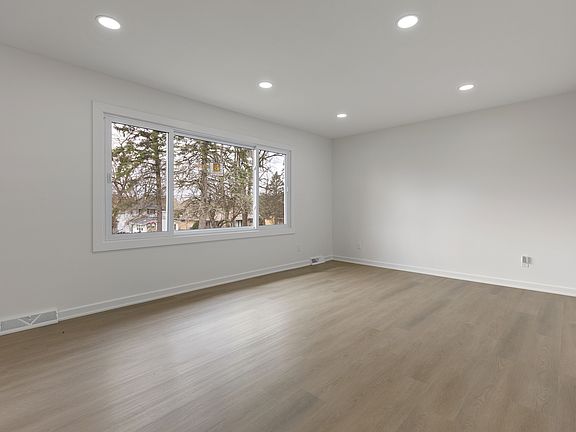 3rd image of 5873 Clarendon Dr