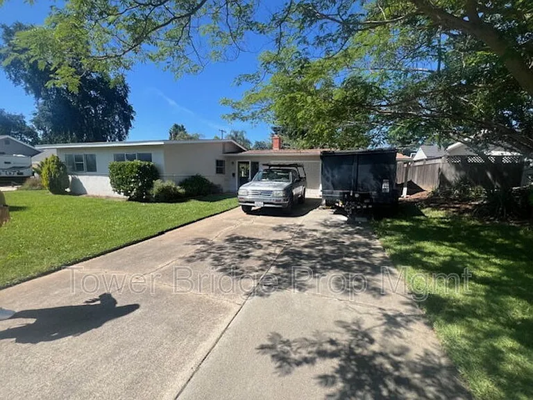 8255 Oahu Dr — Photo 2