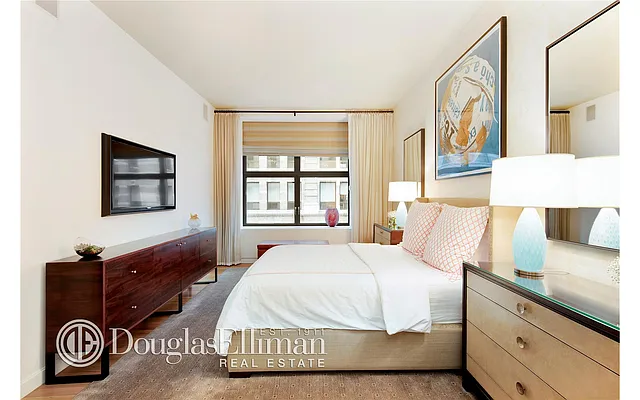 Sold by Douglas Elliman | media 14