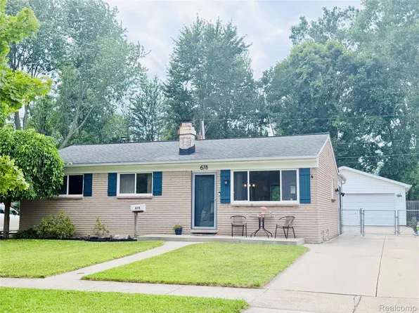 678 Georgia Ave, Marysville, MI 48040