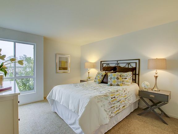 5th image of 637 Larkspur Plaza Dr