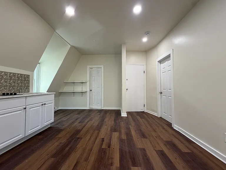 194 Seymour Ave #3 — Photo 2